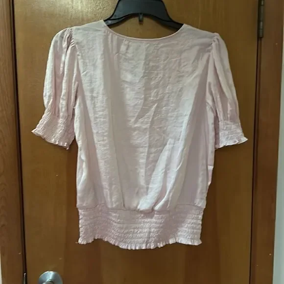 Light pink shell blouse for work or play - Picture 6 of 7